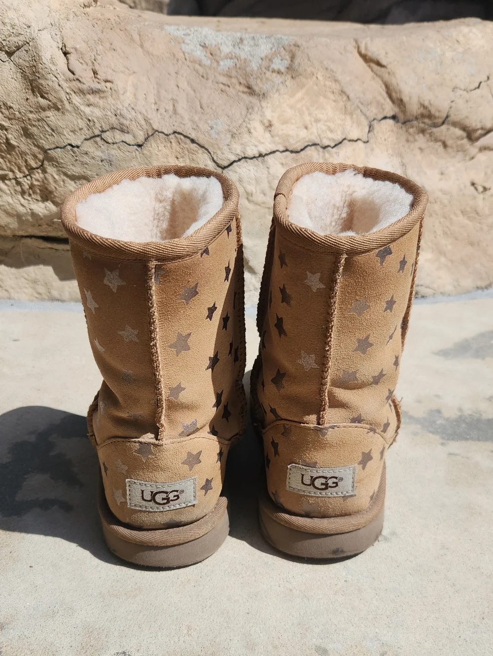Ugg Classic Short II Boot Chestnut Star Suede Size 4